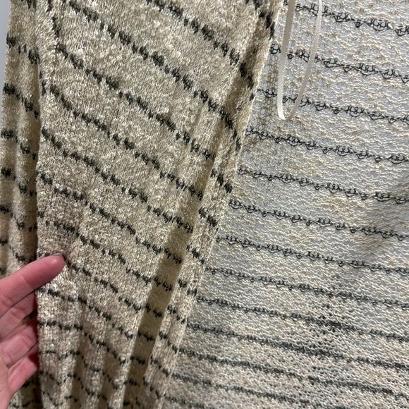 New from Buckle long sleeve knit white wait card - Picture 2 of 4